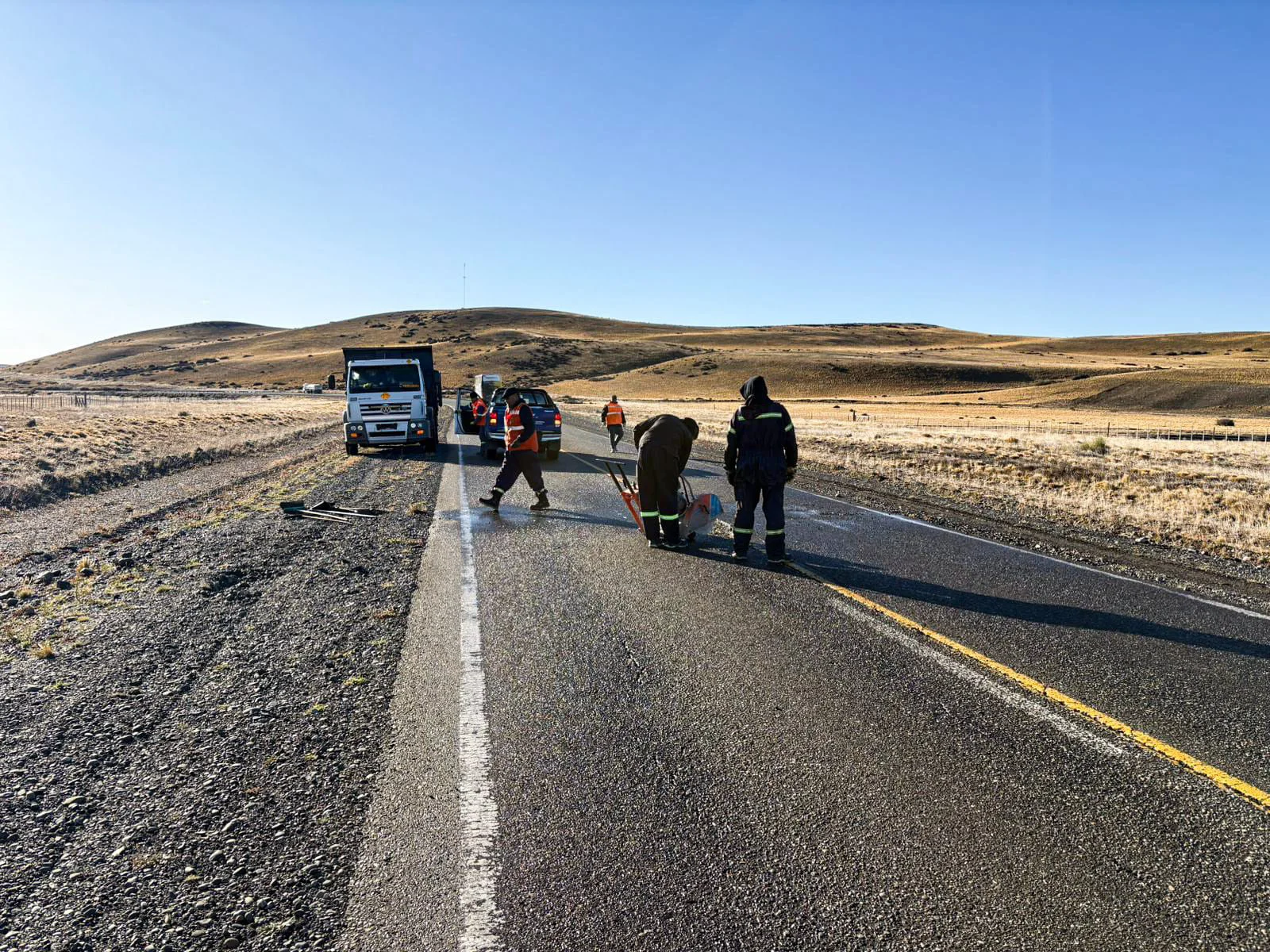 Avanzan trabajos de bacheo en la Ruta 40 para mejorar la circulación en ...