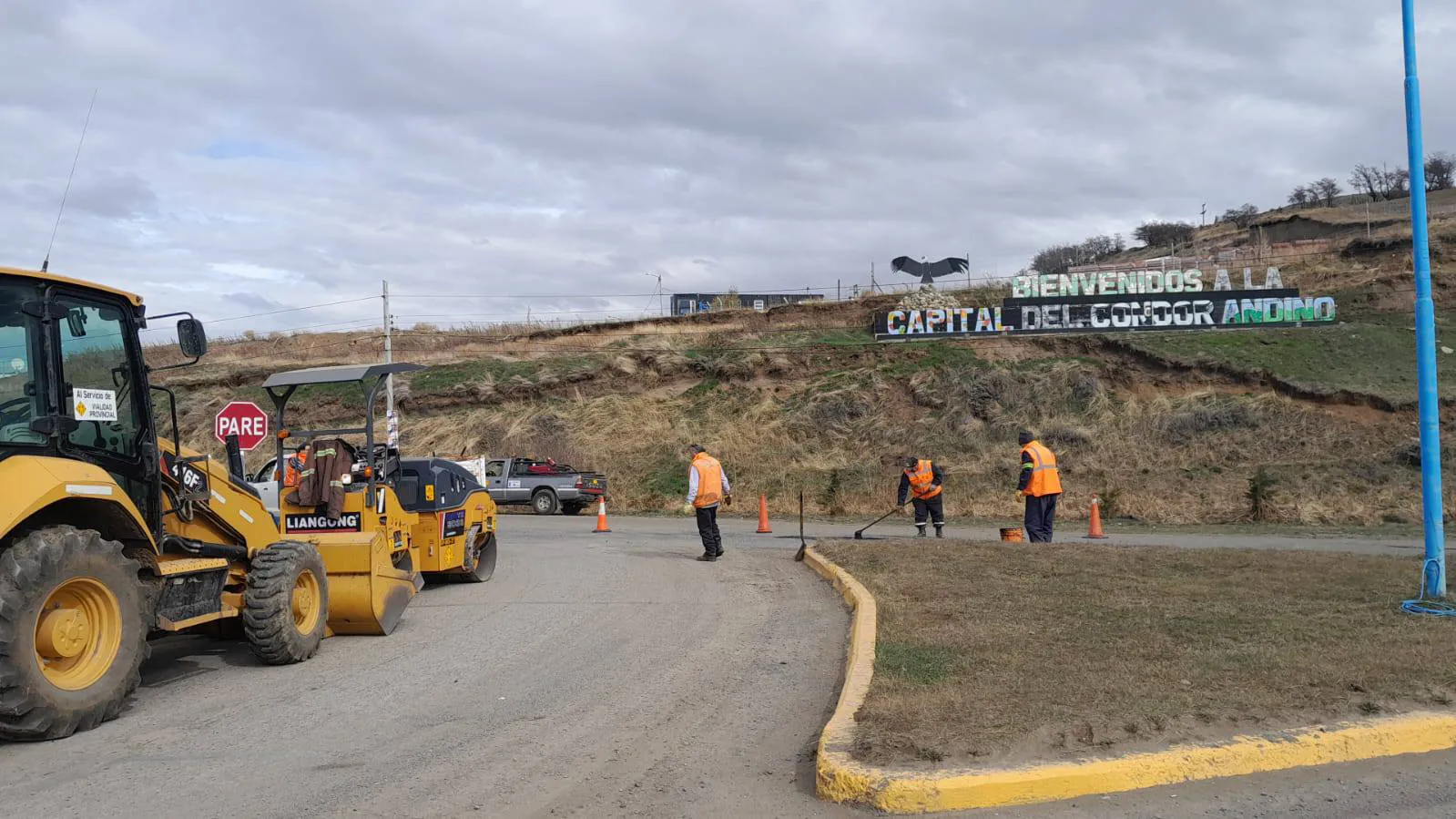 Trabajos de bacheo en Ruta Nacional N° 40 Rotonda de acceso a 28 de ...