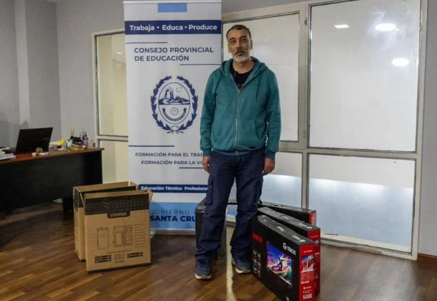 0ae97b015d5fe7ab21c2c12568f9f2ff_XL