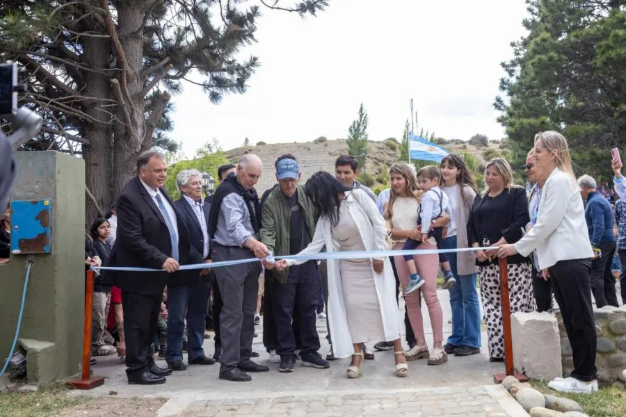 30f84d4cbf8982fd6038996e07000a16_XL