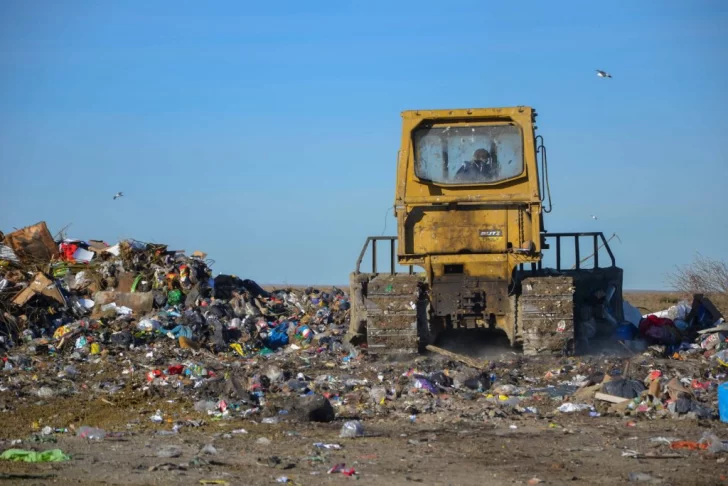 SOP_SANEAMIENTO-EN-EL-VACIADERO-MUNICIPAL_-2-728x486