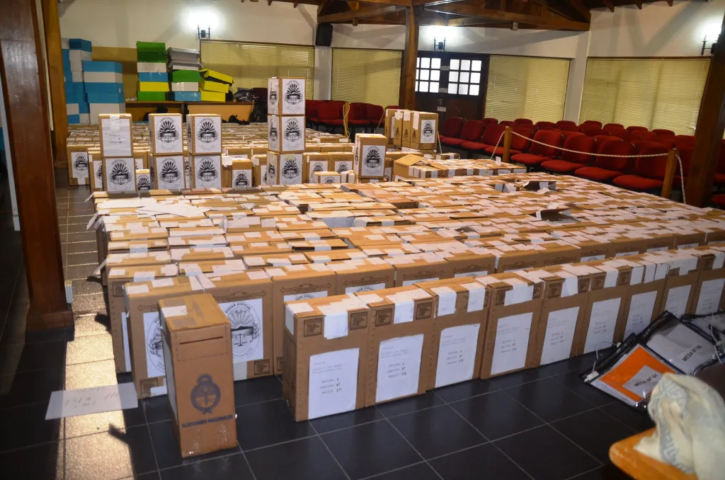 Urnas-en-custodia-para-escrutinio-definitivo