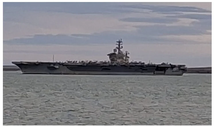 FireShot Capture 343 - Imponente portaaviones cruzó el estrecho de Magallanes - La Prensa _ - [laprensaaustral.cl]