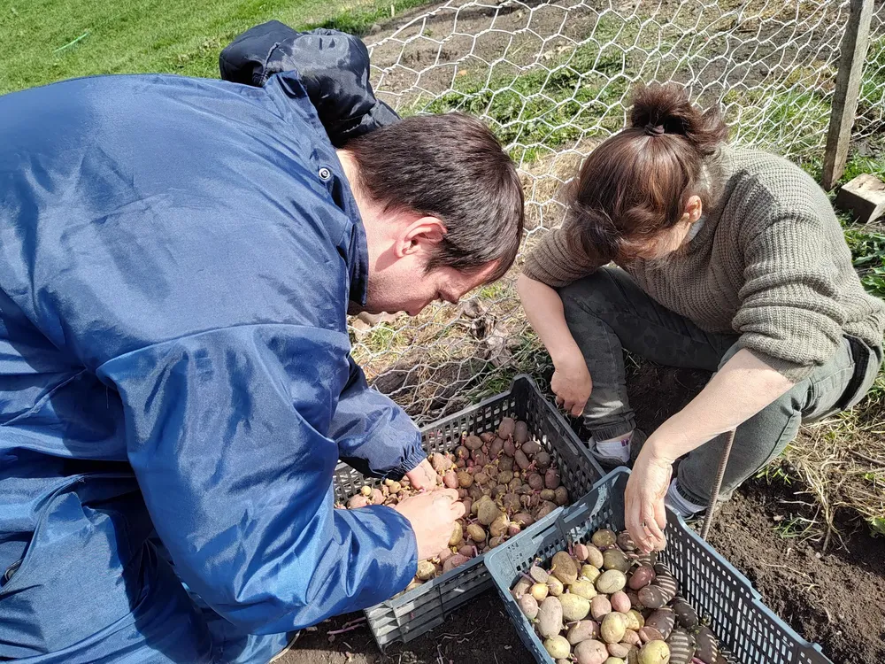 571168963_1253899760113354_5657921317954062081_n