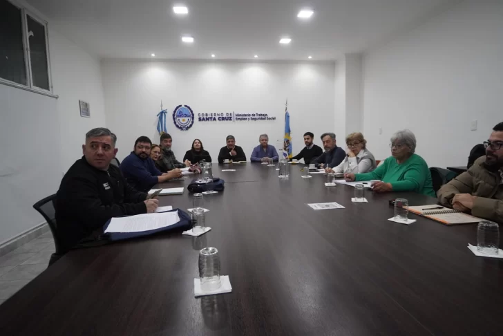 paritaria-docente-santa-cruz-8-de-junio-2026-LF-5-728x486