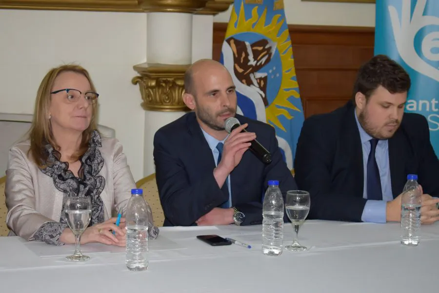 61f16de04f4e29bdcb785639cbafee44_XL