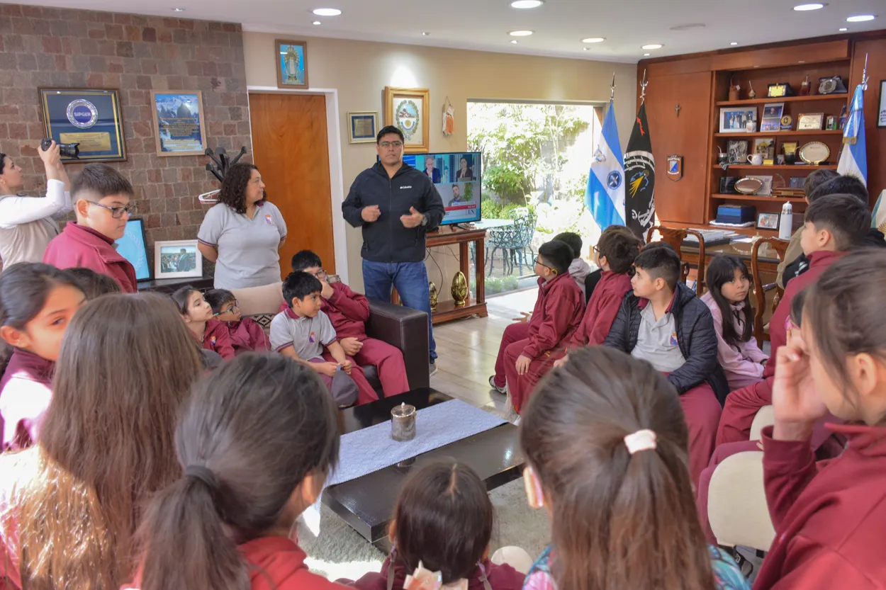 20251114_VIDAL_RECIBE_ESC._RIO_TURBIO_10