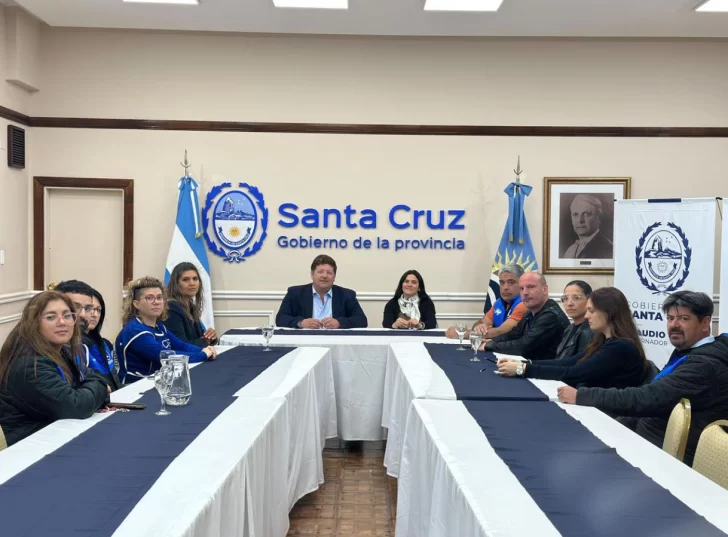 El-flamante-jefe-de-Gabinete-Pedro-Luxen-y-la-ministra-Belen-Elmiger-encabezaron-la-reunion.-728x537