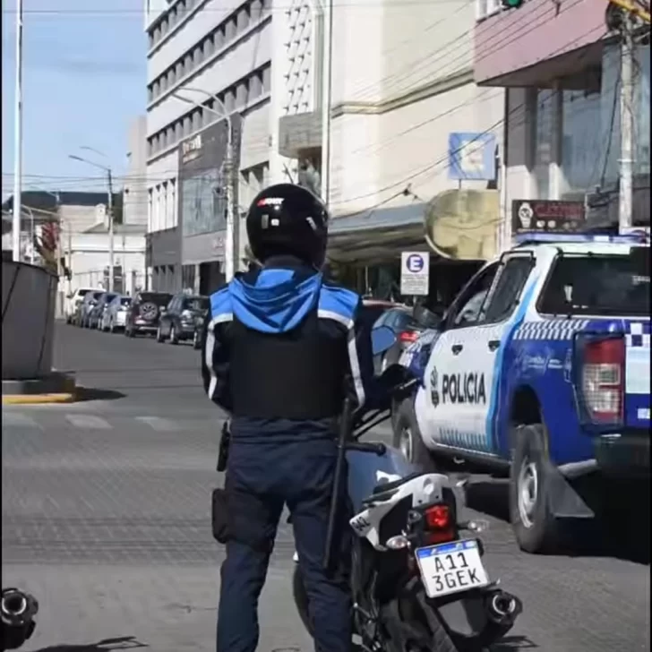 moto-policia-patrulla-d0239jd230de-728x728